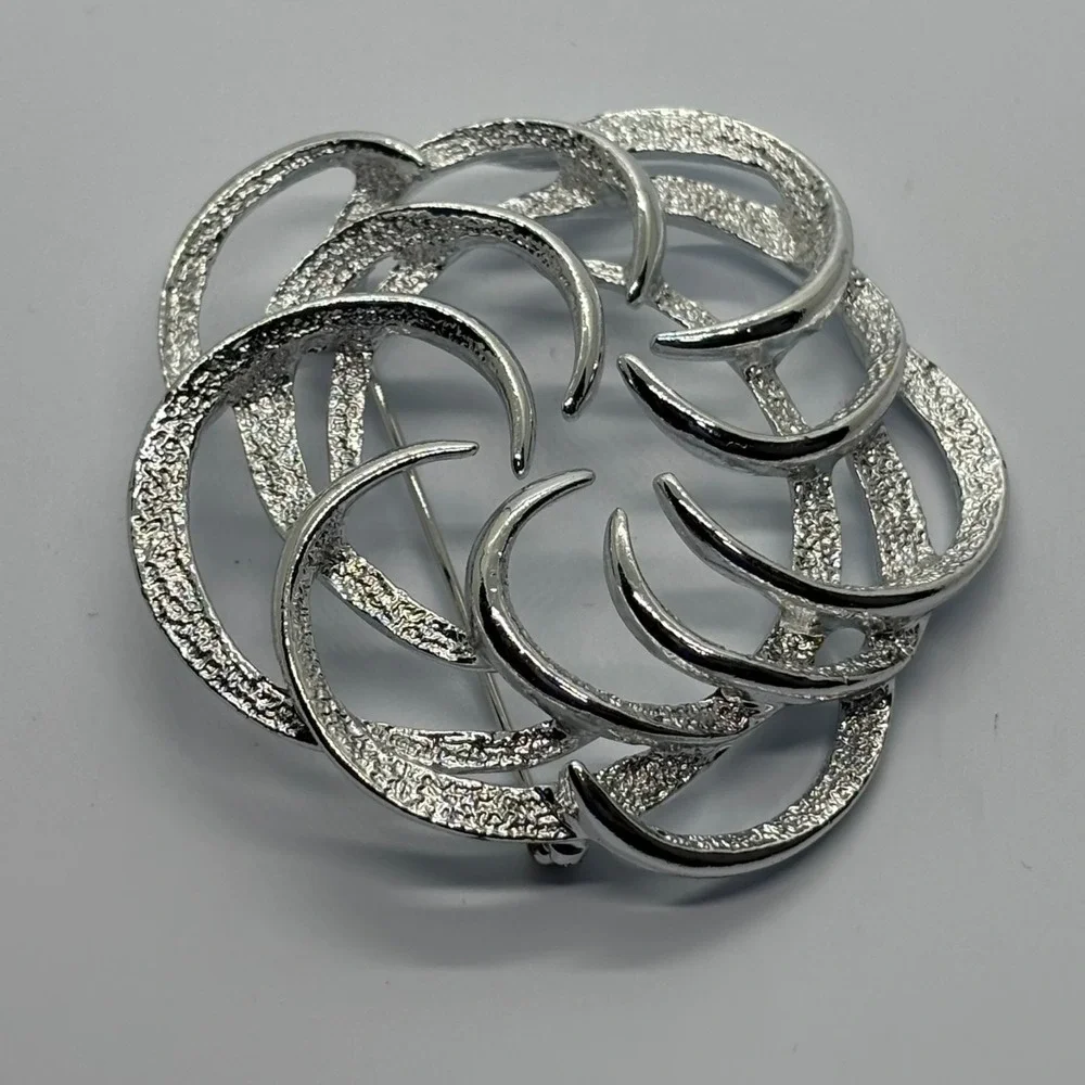 Brooch Silver Tone Classic Sarah Coventry Abstract Signed‎